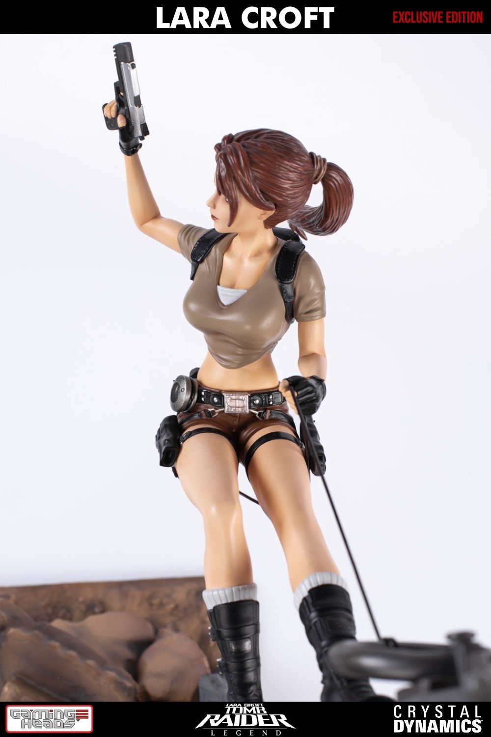 文件:Legend - Lara Croft Exclusive edition statue (23).jpg